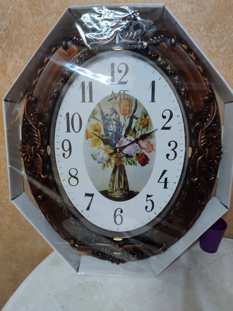 ساعة MT بيضاوية كبيرة 